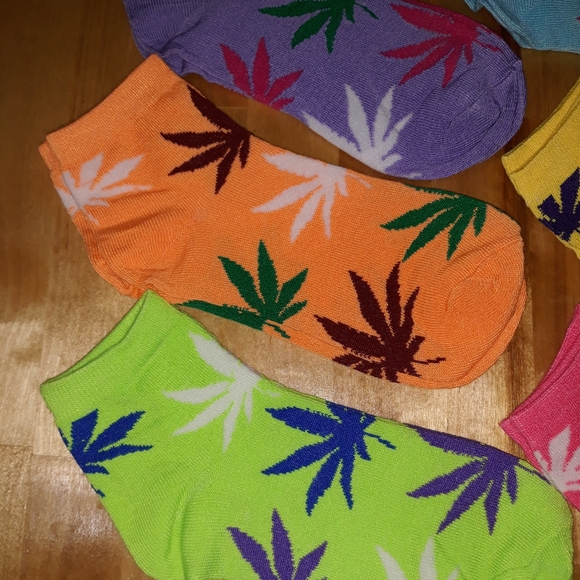 6 Pairs Cannabis Ladies Socks - Picture 4 of 5